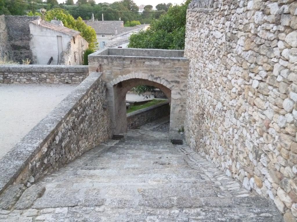 Robion en Luberon Gite Fa Mille Maison Bleu מראה חיצוני תמונה