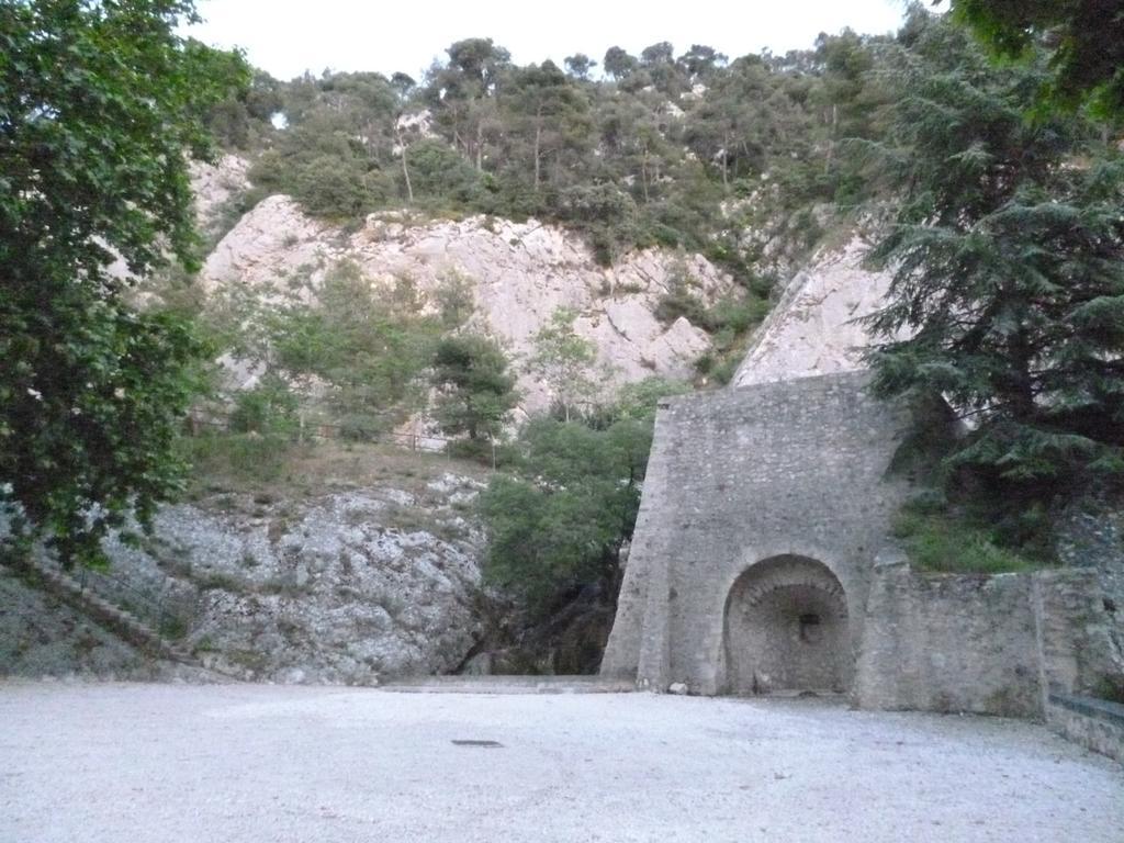 Robion en Luberon Gite Fa Mille Maison Bleu מראה חיצוני תמונה