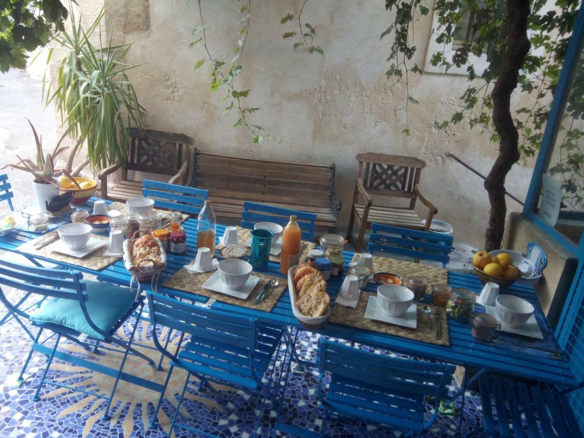 Robion en Luberon Gite Fa Mille Maison Bleu מראה חיצוני תמונה