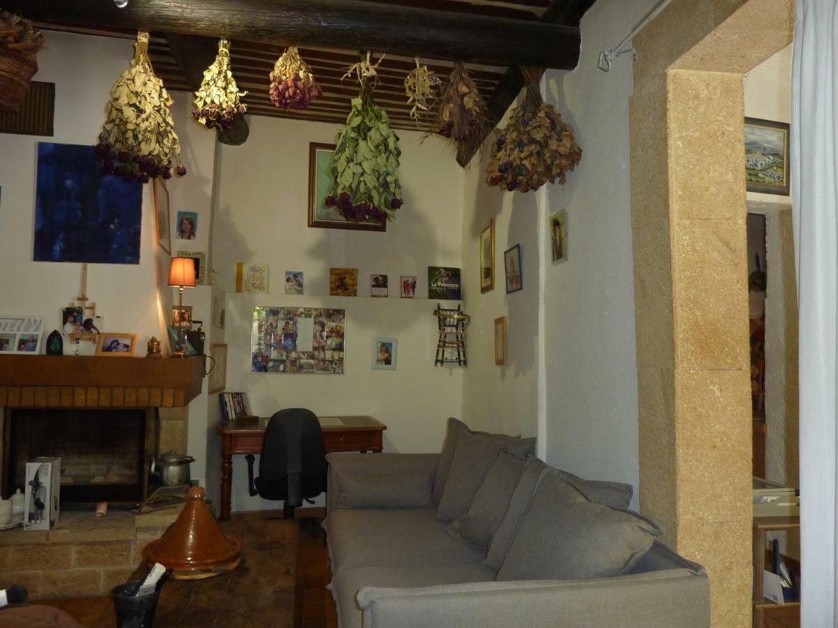 Robion en Luberon Gite Fa Mille Maison Bleu מראה חיצוני תמונה